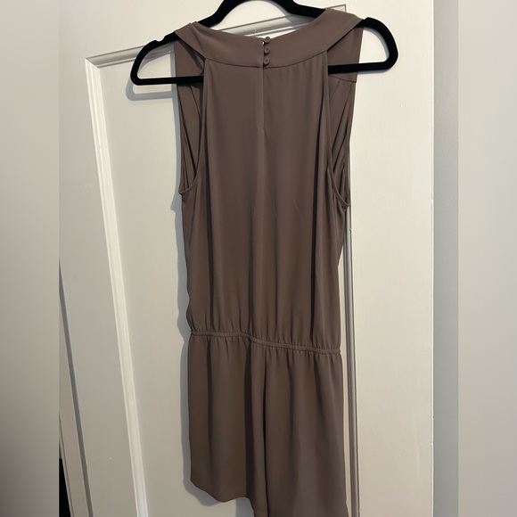 BCBG romper Taupe color size S - Picture 4 of 5